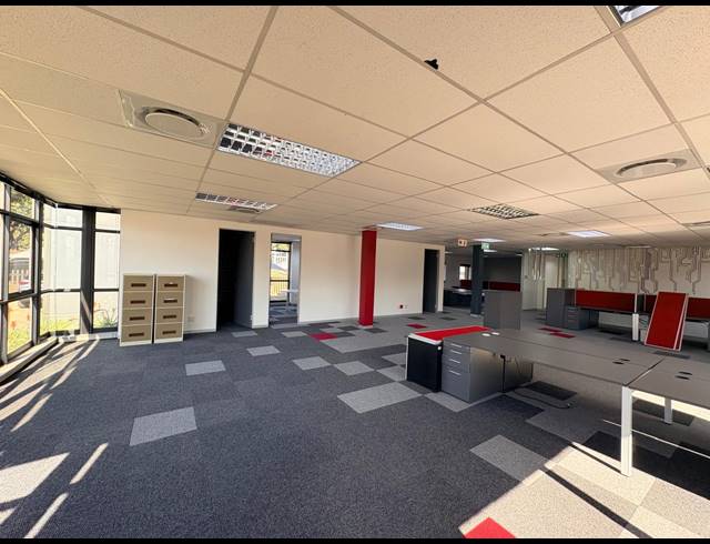354M² OFFICE TO LET IN MIDRIDGE PARK